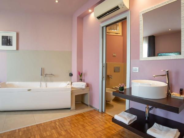 Hotel Orcagna : photo 3 de la chambre chambre de luxe double ou lits jumeaux avec baignoire spa