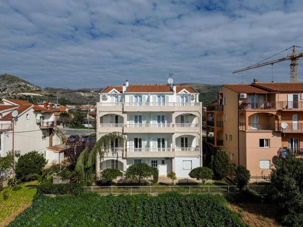 VIPo Seget Apartments : photo 1 de la chambre appartement supérieur