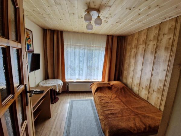 Pokój pod lasem u Ewki : photo 1 de la chambre petite chambre double