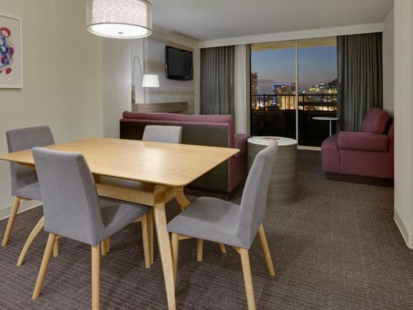 Crowne Plaza Hotel Dallas Downtown, an IHG Hotel : photo 1 de la chambre suite junior lit king-size