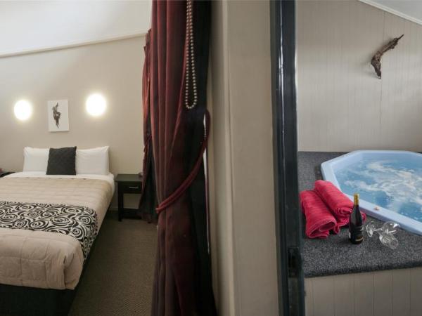 Sport Of Kings Motel : photo 1 de la chambre appartement 1 chambre avec jacuzzi