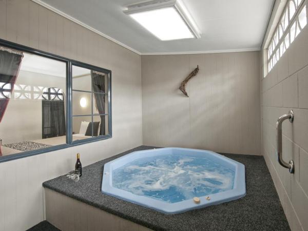 Sport Of Kings Motel : photo 2 de la chambre appartement 1 chambre avec jacuzzi