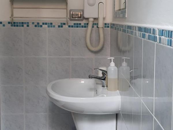 Albergo Avalon : photo 4 de la chambre chambre triple