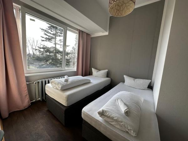 Ootel.com : photo 4 de la chambre chambre lits jumeaux - vue sur jardin