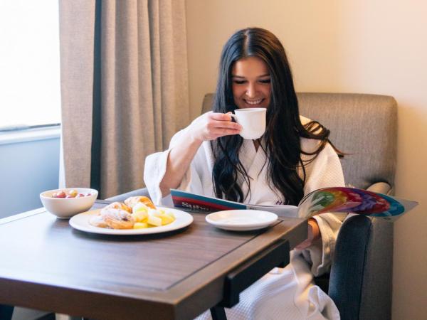 Hyatt Regency Houston Downtown : photo 3 de la chambre chambre d'angle lit king-size