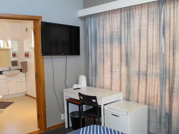 Hippo Lodge Backpackers : photo 4 de la chambre chambre double avec salle de bains privative