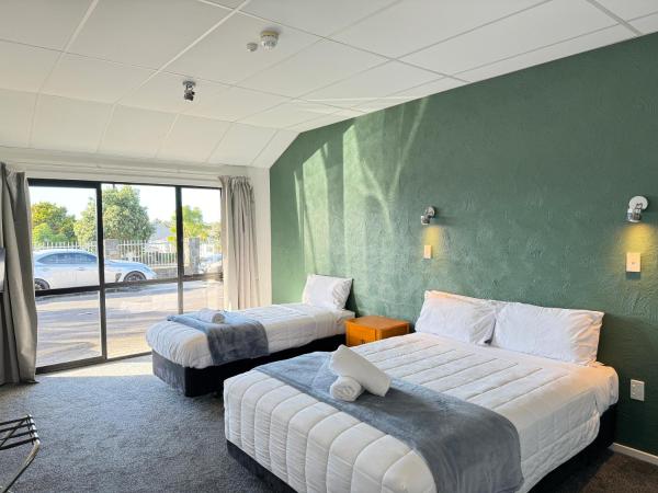 Oakwood Manor Motor Lodge : photo 2 de la chambre studio lit queen-size