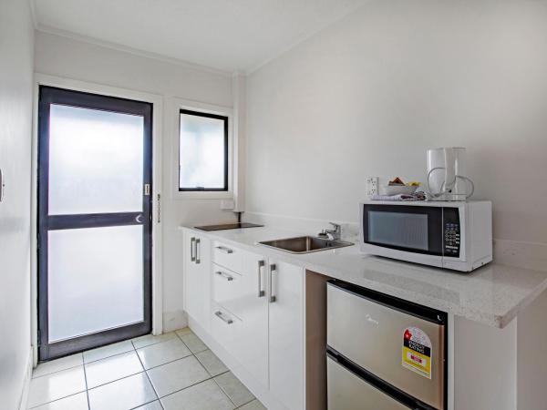 Oakwood Manor Motor Lodge : photo 4 de la chambre studio lit queen-size