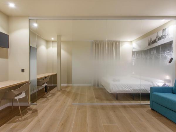 Hotel Landaben : photo 2 de la chambre studio supérieur