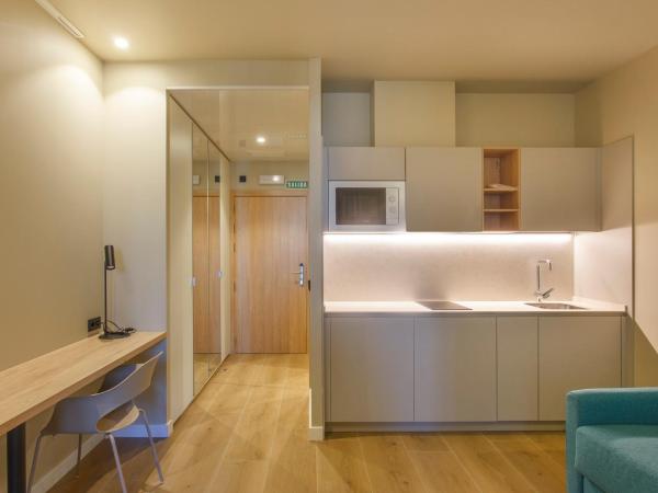 Hotel Landaben : photo 3 de la chambre studio supérieur