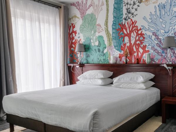 Hôtel La Villefromoy : photo 2 de la chambre chambre triple supérieure - côté jardin