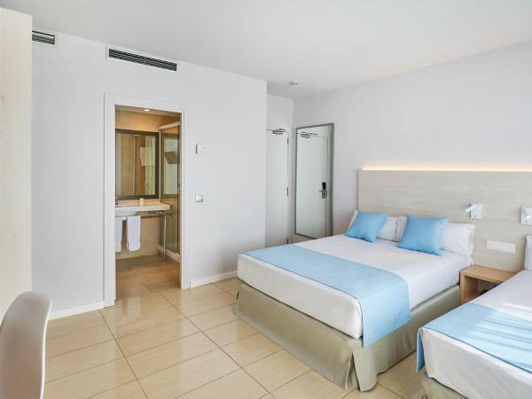 URH Excelsior : photo 5 de la chambre chambre triple avec balcon - vue sur mer