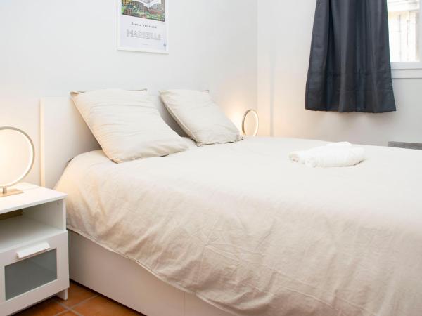 Appartement au coeur du Vieux-Port : photo 3 de la chambre room #1184360701