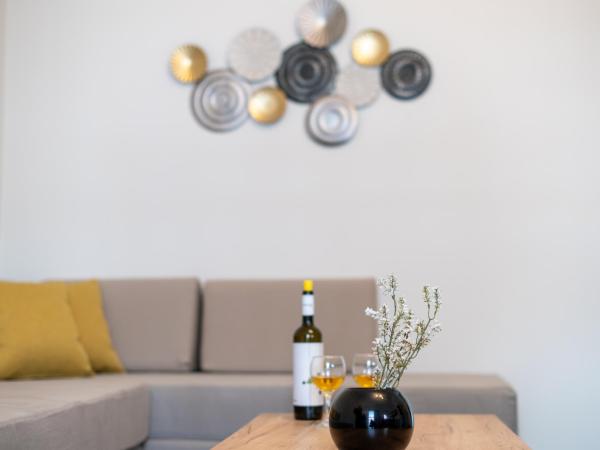 Mardinik Hotel Apartments : photo 1 de la chambre appartement - vue sur jardin