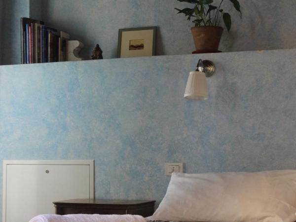 Al Canto B&B : photo 1 de la chambre chambre double ou lits jumeaux - vue sur jardin