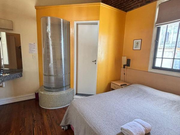 LGY Bed & Breakfast ONLY MEN : photo 7 de la chambre chambre double avec salle de bains privative