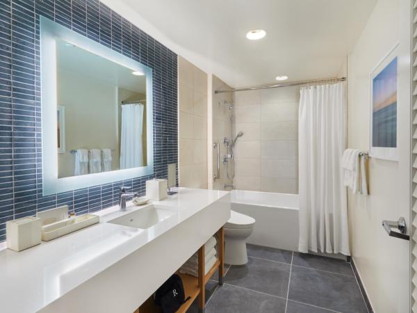 Renaissance Honolulu Hotel & Spa - Newly Opened 2024 : photo 1 de la chambre chambre lit king-size - vue sur océan