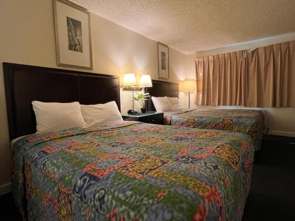 Columbus Motor Inn : photo 8 de la chambre chambre avec 2 grands lits queen-size
