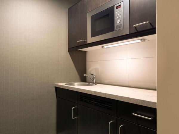 DoubleTree by Hilton Luxembourg : photo 3 de la chambre suite lit king-size avec kitchenette