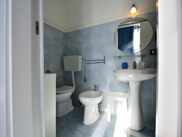 A Casa Di Laura : photo 2 de la chambre chambre double supérieure avec balcon et salle de bains privative