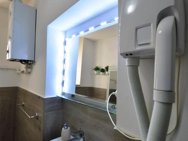 A Casa Di Laura : photo 3 de la chambre chambre double supérieure avec balcon et salle de bains privative