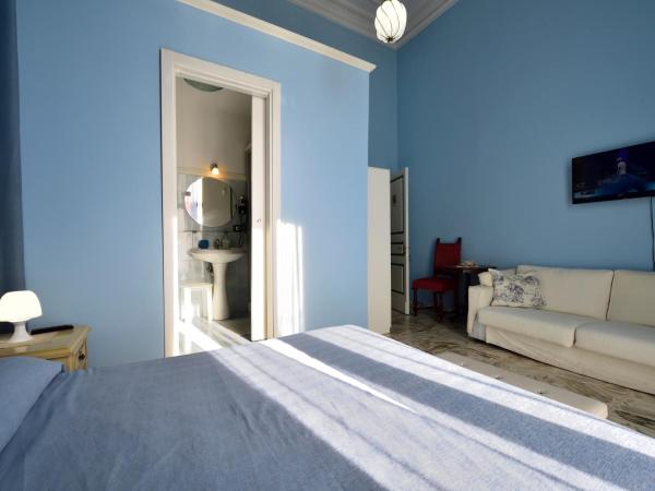 A Casa Di Laura : photo 5 de la chambre chambre double supérieure avec balcon et salle de bains privative