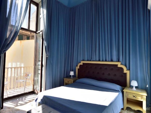 A Casa Di Laura : photo 8 de la chambre chambre double supérieure avec balcon et salle de bains privative