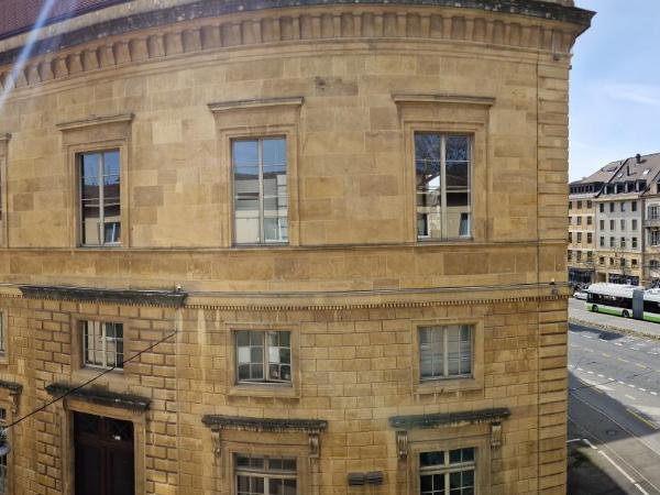 Touring au Lac : photo 1 de la chambre hébergement simple côté ville