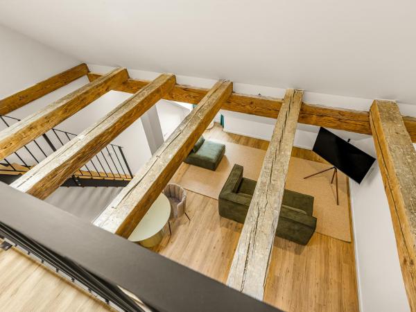 kalm stay - a design Aparthotel : photo 3 de la chambre one-bedroom loft apartment with one queen bed