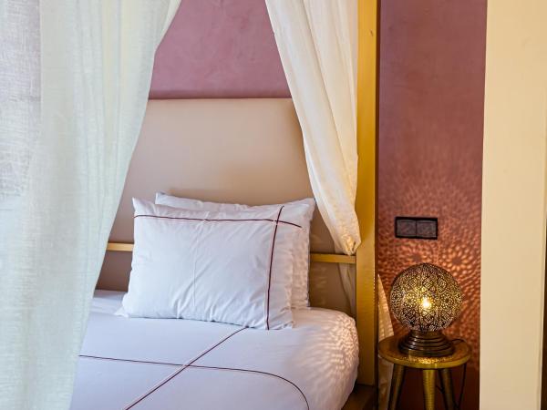 Riad Tonaroz : photo 1 de la chambre suite deluxe avec lit king-size