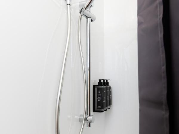 Haka House Rotorua : photo 5 de la chambre chambre lits jumeaux avec salle de bains privative