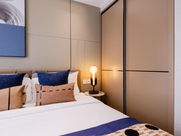 Excellence International Apartment - Convention & Exhibition Center : photo 3 de la chambre chambre supérieure lit queen-size