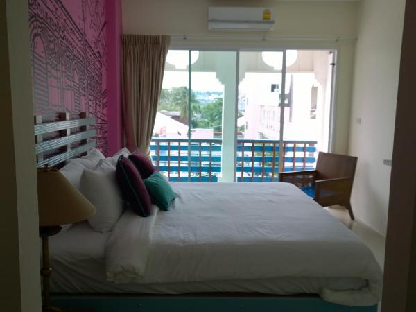 The Pho Thong Phuket : photo 7 de la chambre chambre double deluxe avec balcon
