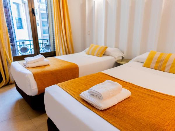 Hostal Josefina-Gran Vía : photo 1 de la chambre chambre lits jumeaux avec salle de bains privative