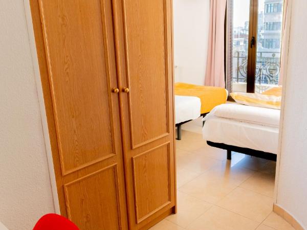 Hostal Josefina-Gran Vía : photo 6 de la chambre chambre triple basique