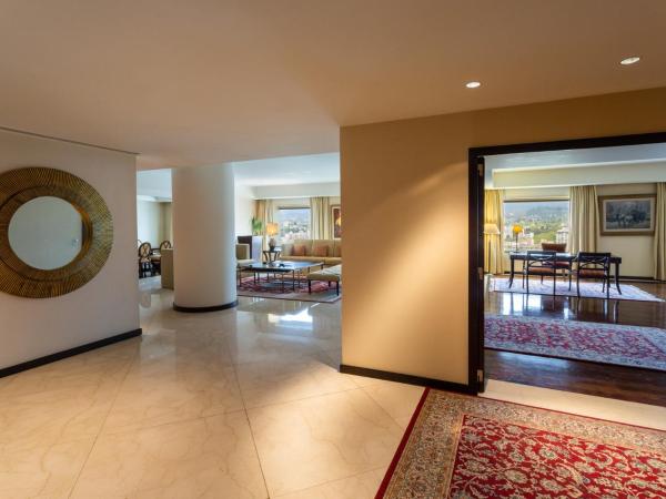 Sheraton Mendoza Hotel : photo 1 de la chambre suite présidentielle lit king-size