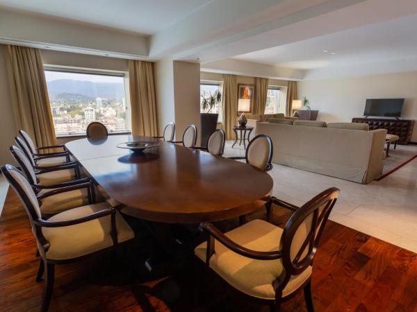 Sheraton Mendoza Hotel : photo 6 de la chambre suite présidentielle lit king-size