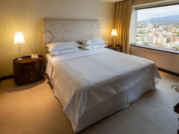 Sheraton Mendoza Hotel : photo 8 de la chambre suite présidentielle lit king-size