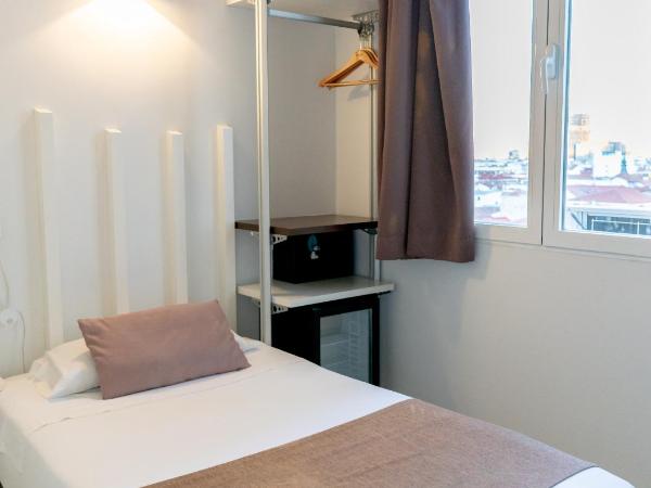 Hostal Gran Via 44 : photo 1 de la chambre chambre simple avec salle de bains privative