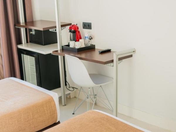 Hostal Gran Via 44 : photo 6 de la chambre chambre triple basique