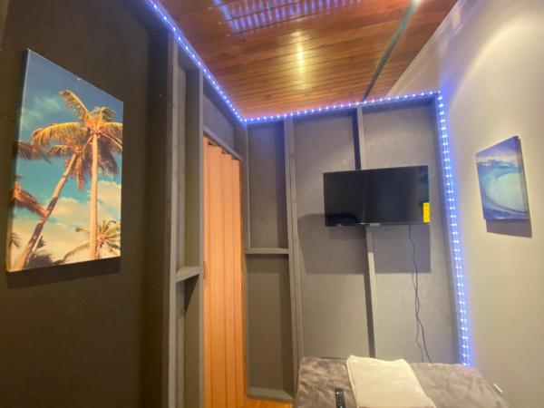 Venice Beach International Traveler Cabins - Surf & Yoga & E-Bike : photo 2 de la chambre petite chambre simple