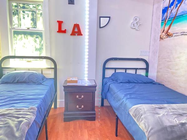 Venice Beach International Traveler Cabins - Surf & Yoga & E-Bike : photo 7 de la chambre petite chambre lits jumeaux