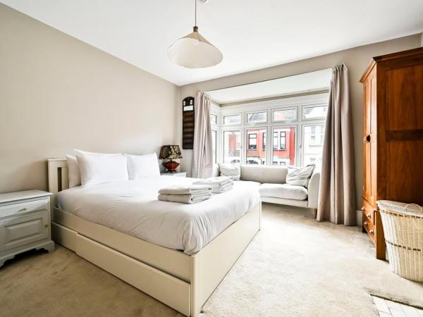 GuestReady - Modern haven with garden in Brixton : photo 2 de la chambre maison de vacances