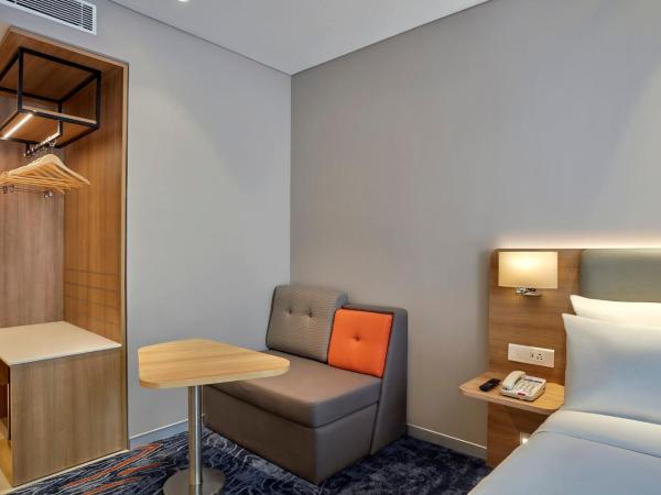 Holiday Inn Express Bengaluru Bommasandra, an IHG Hotel : photo 10 de la chambre chambre standard lit queen-size