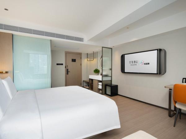 Yizhi Hotel Changgang Metro Station - Free Shuttle Bus during Canton Fair : photo 1 de la chambre chambre affaires lit queen-size