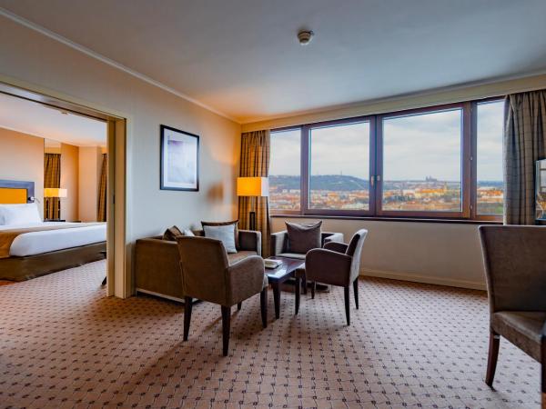 Grand Hotel Prague Towers - Czech Leading Hotels : photo 1 de la chambre suite premium avec accès au salon exécutif - vue sur ville
