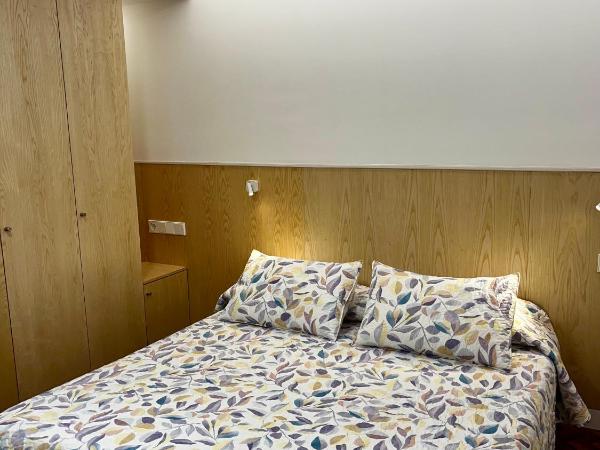 Hostal Charo II : photo 6 de la chambre chambre deluxe