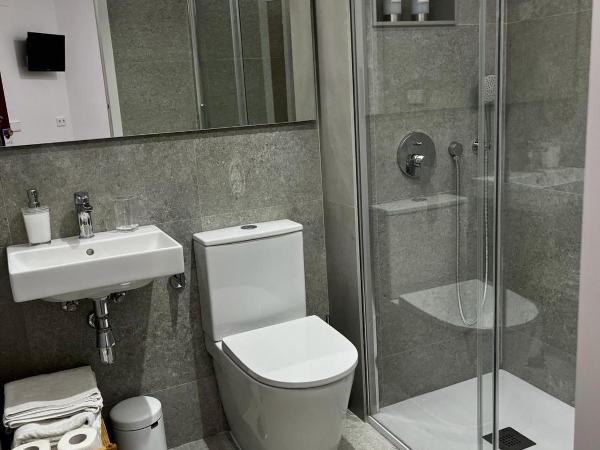 Hostal Charo II : photo 7 de la chambre chambre lits jumeaux