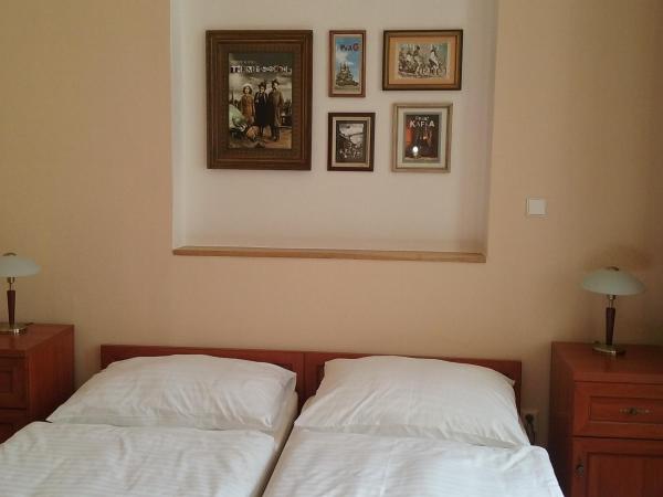 Pension Karlova : photo 7 de la chambre chambre double ou lits jumeaux avec salle de bains privative