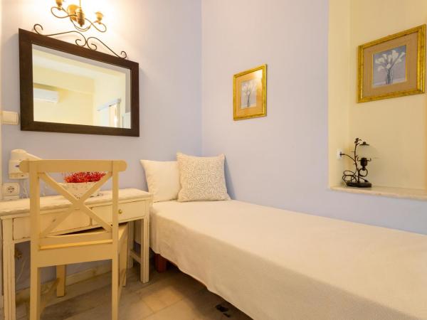 Kymata Hotel : photo 5 de la chambre chambre triple Économique